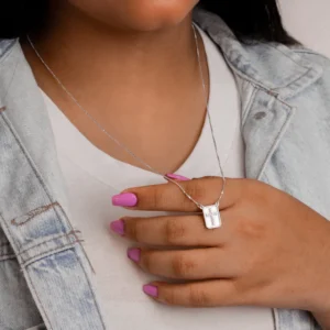 Escapulário Cruz Cravejada Mãos Oração