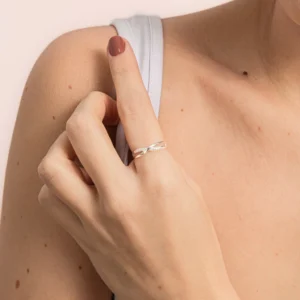 Anel Trançado Cravejado em Zircônias