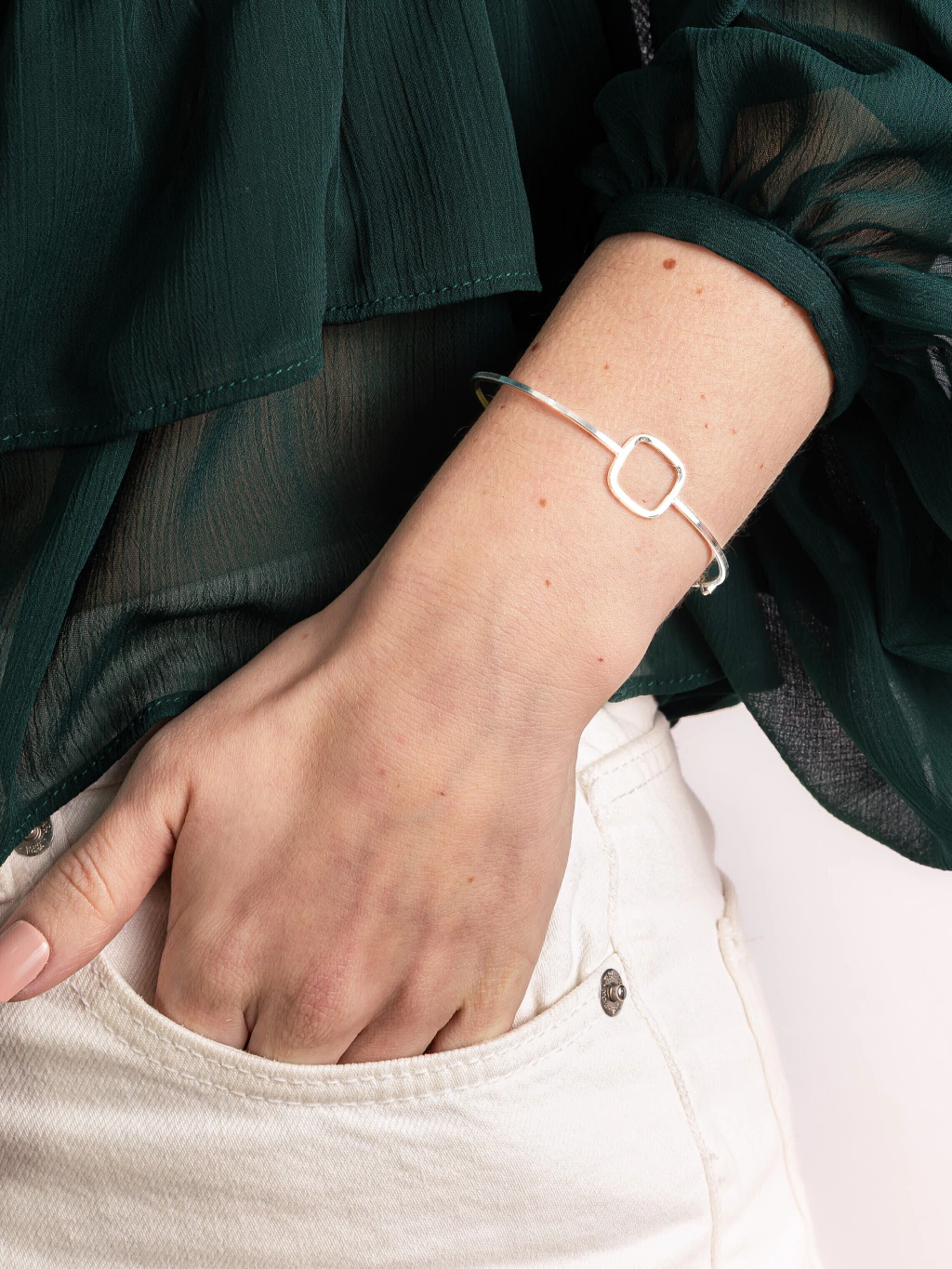 Bracelete Quadrado Brancas