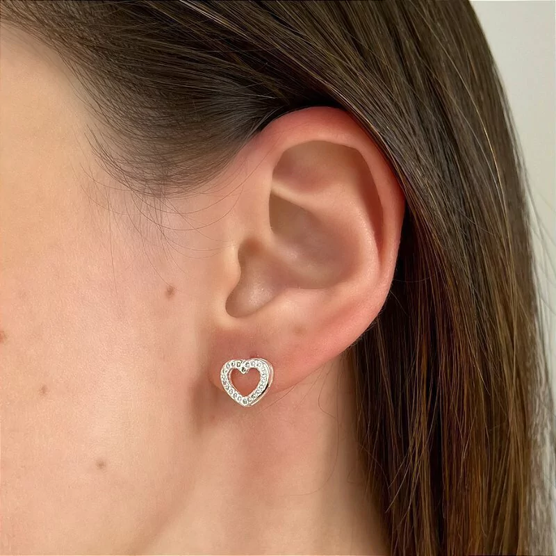 Brinco Coração Vazado Cravejado