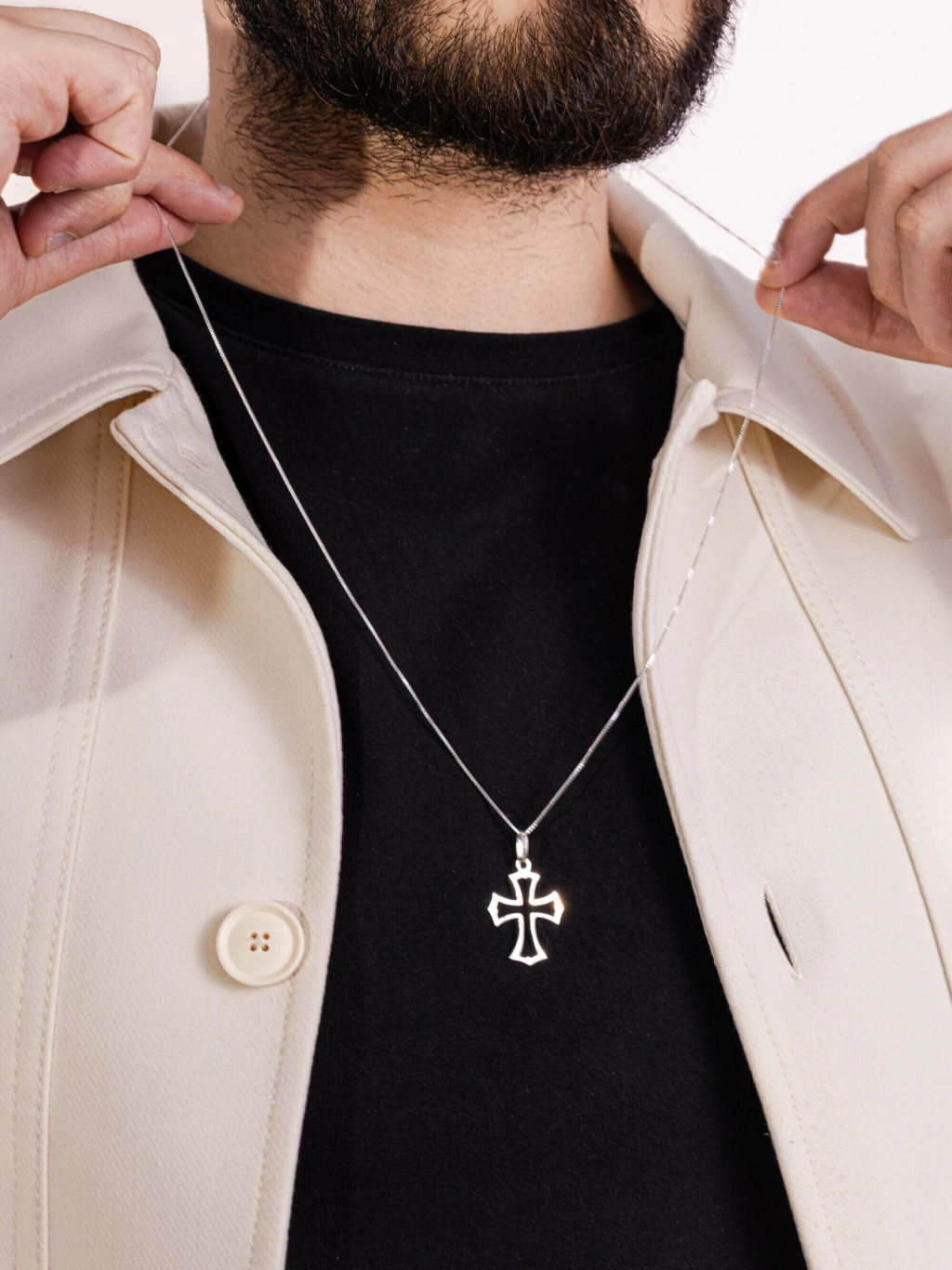 Colar Masculino Pingente Cruz Vazada Média