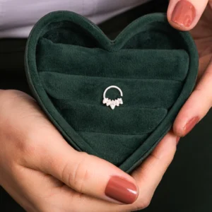 Piercing Zircônias Detalhadas para Daith