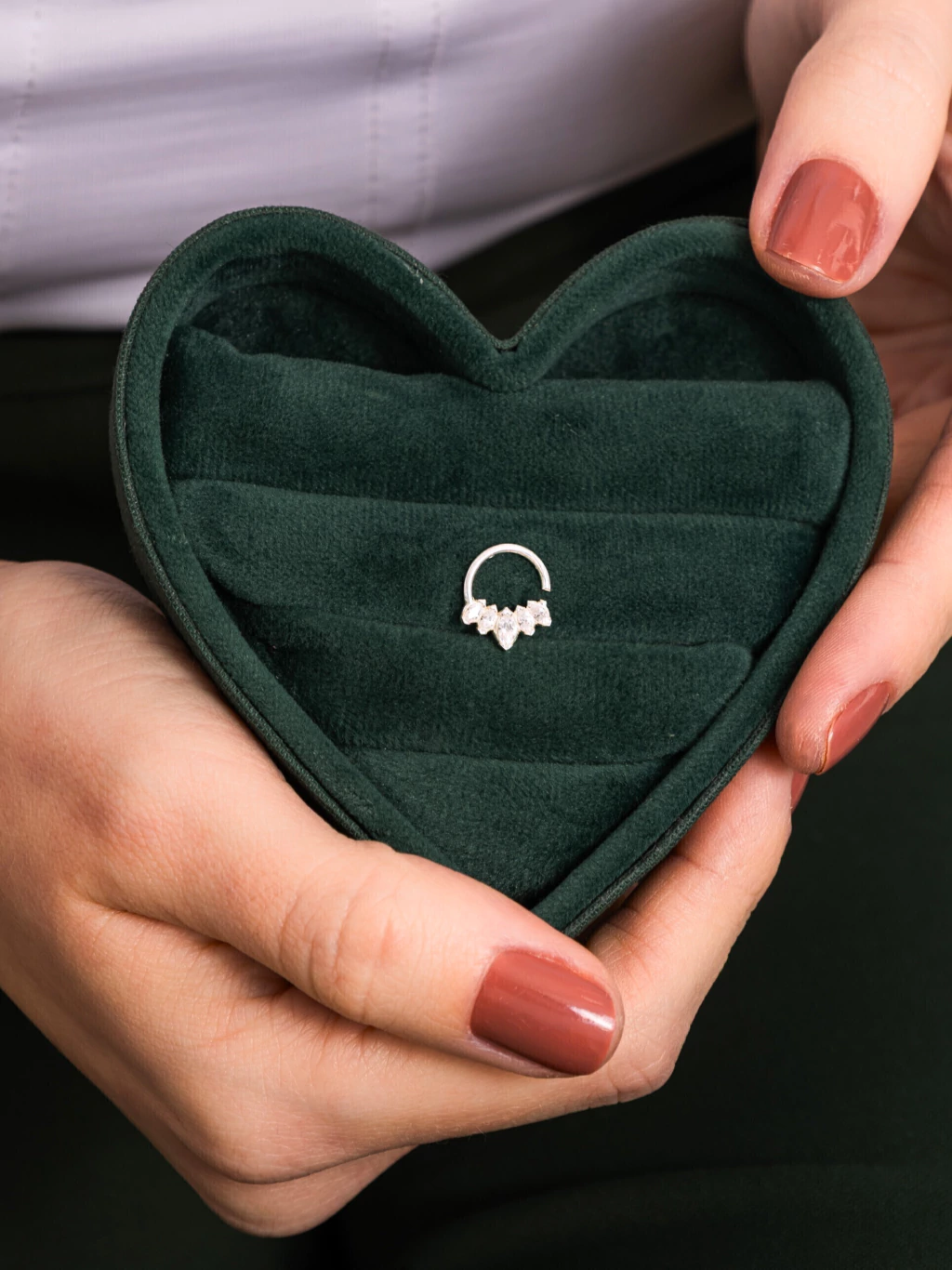 Piercing Zircônias Detalhadas para Daith