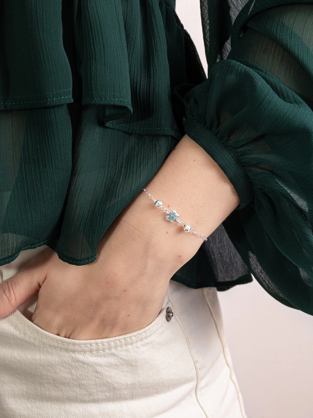 Pulseira Borboleta Azul Clara e Bolas