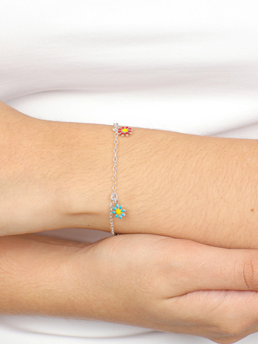 Pulseira Infantil Pingentes De Flores Coloridas Resinadas