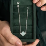 Pulseira Infantil de Prata 925 Trevo Detalhado Azul Claro Perolado