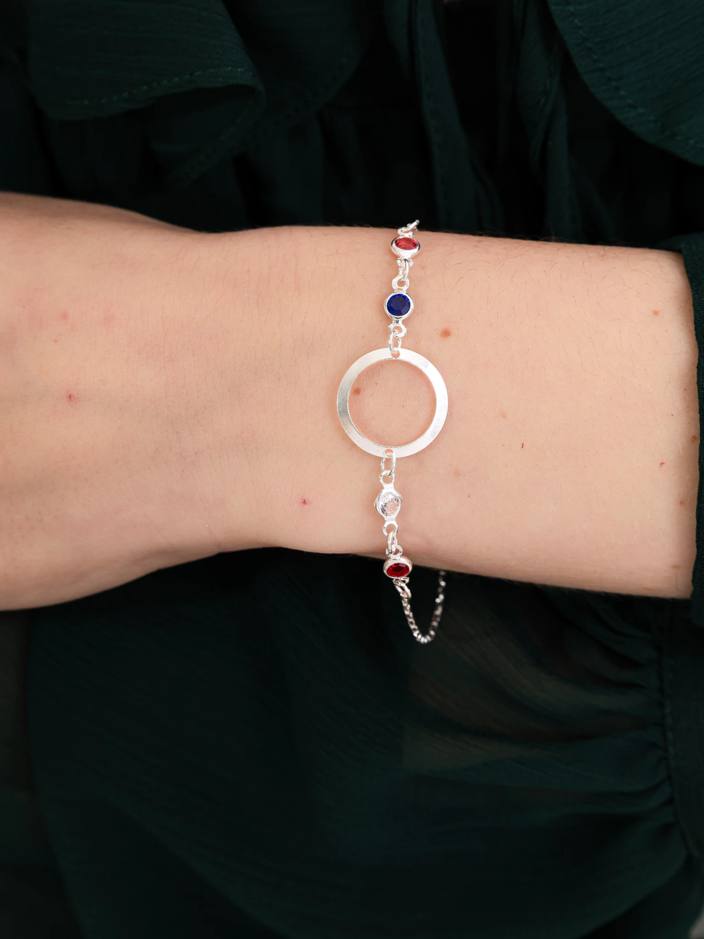 Pulseira Círculo Vazado com Zircônias Coloridas