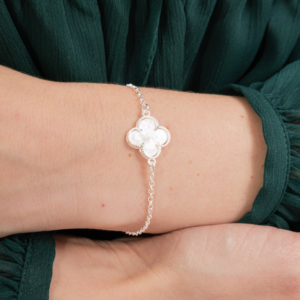Pulseira de Prata 925 Trevo Detalhado Perolado Branco