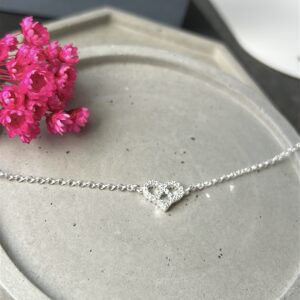 Pulseira de Prata 925 Coracao Central Com Detalhes e Zirconias Brancas