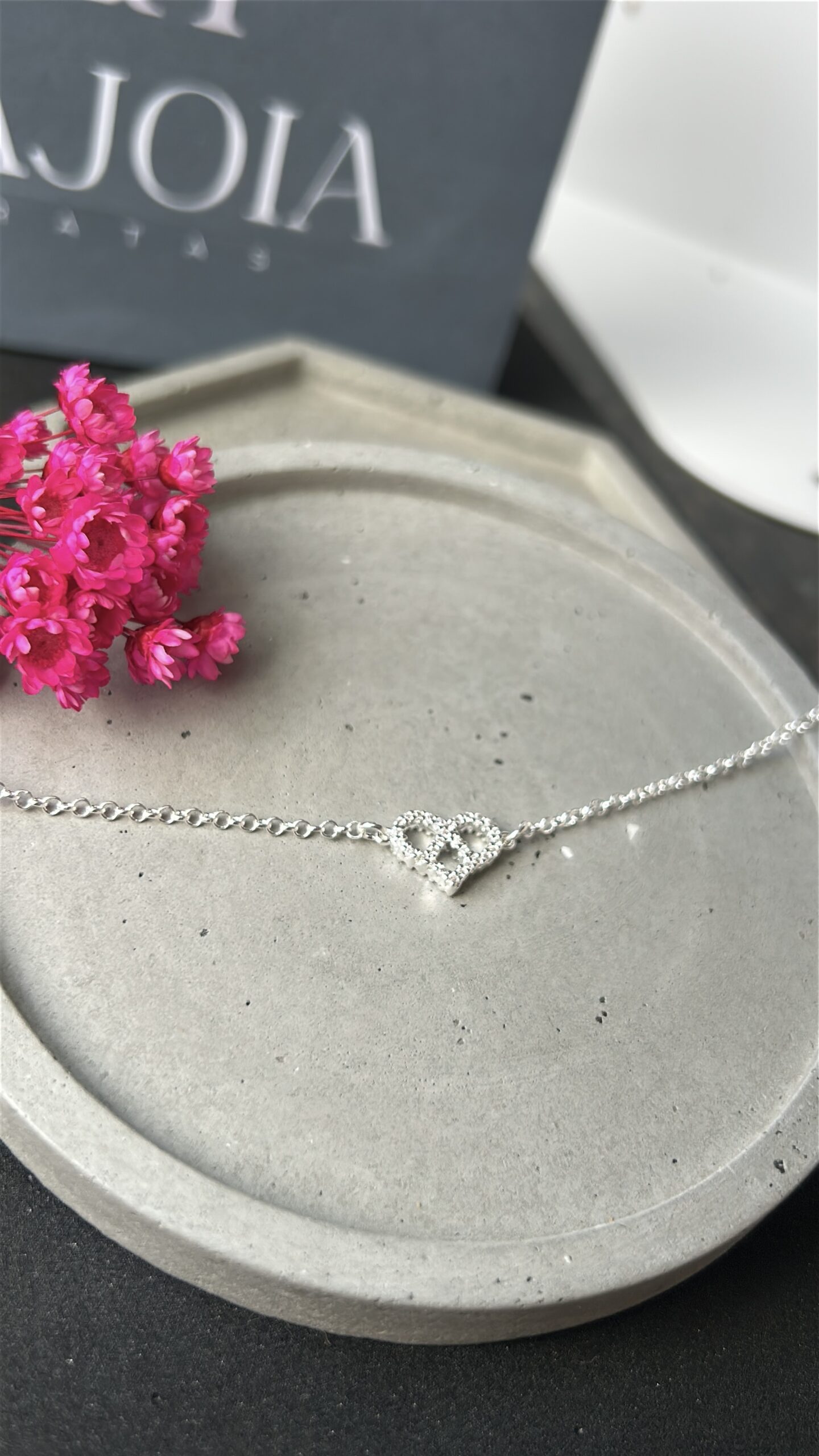 Pulseira de Prata 925 Coracao Central Com Detalhes e Zirconias Brancas