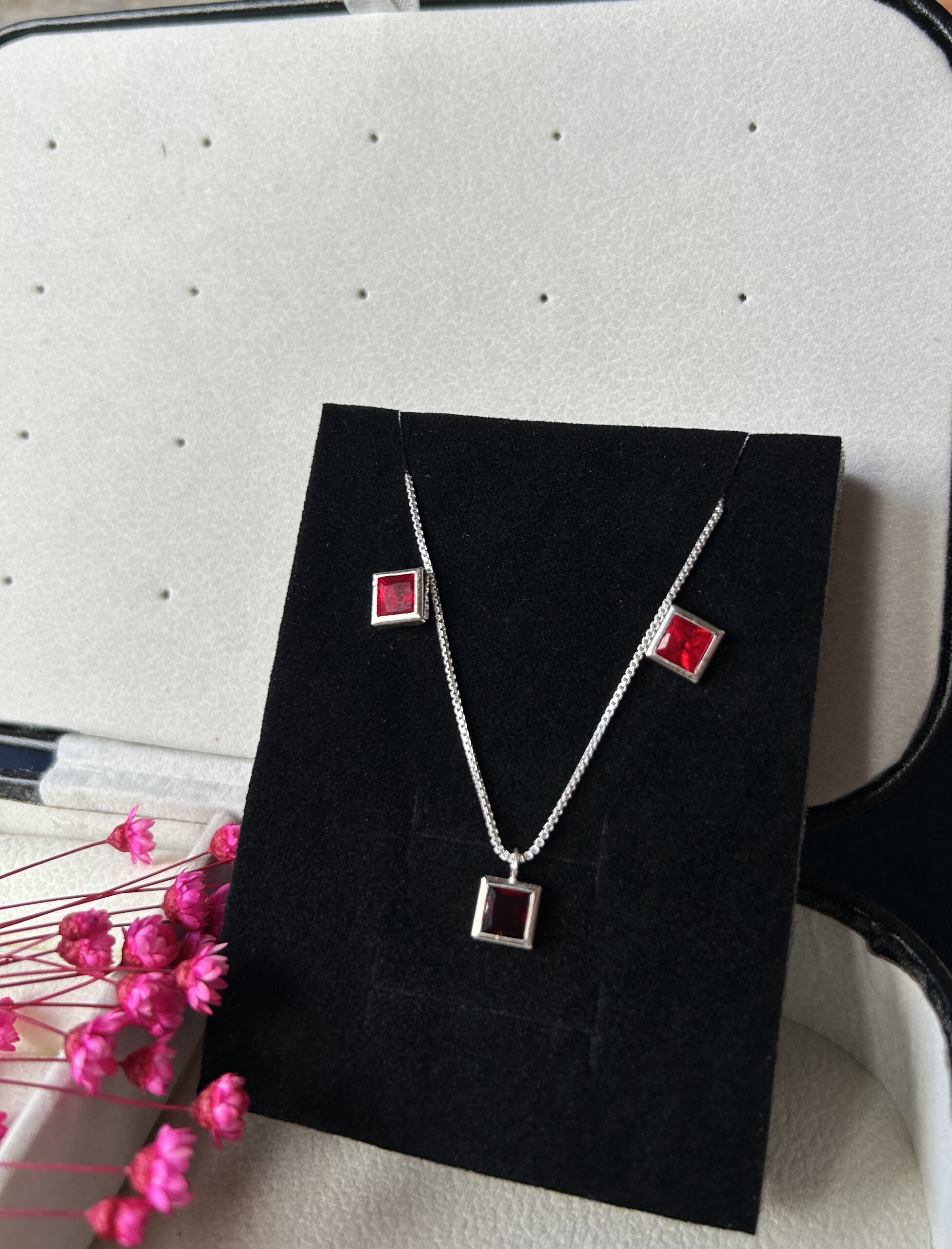 Conjunto de Prata 925 Zircônia Quadrada Vermelho Cravação Inglesa 7mm