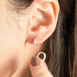 Argola Cravejada de Prata 925 Zircônias Brancas